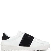 Valentino “Rockstud Classic”