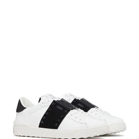 Valentino “Rockstud Classic”