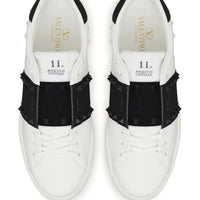 Valentino “Rockstud Classic”