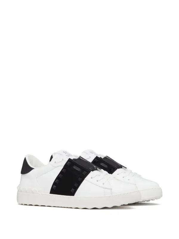 Valentino “Rockstud Classic”