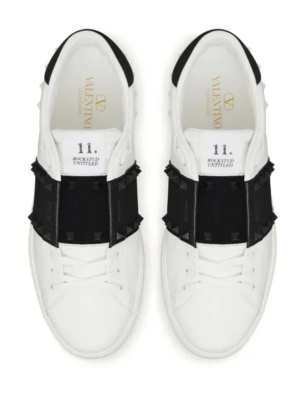 Valentino “Rockstud Classic”