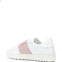 Valentino “Rockstud Pink”