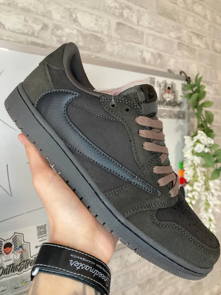 Jordan 1 Low “Travis Scott Velvet Brown”