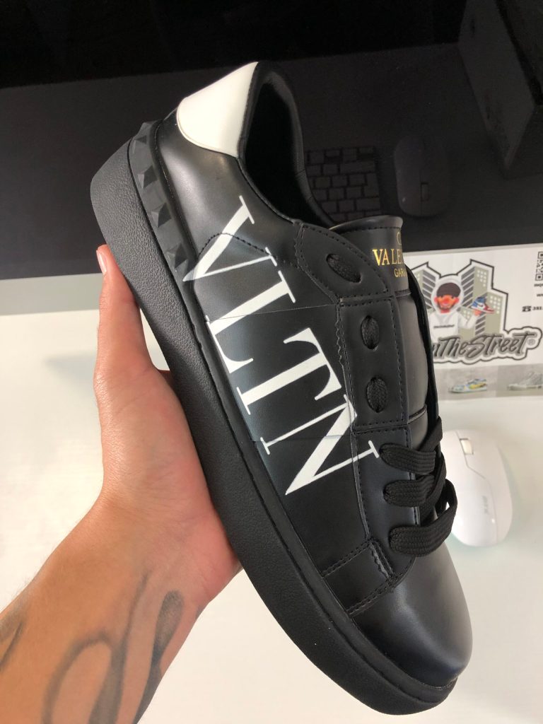 Valentino Rockstud “Black Written”