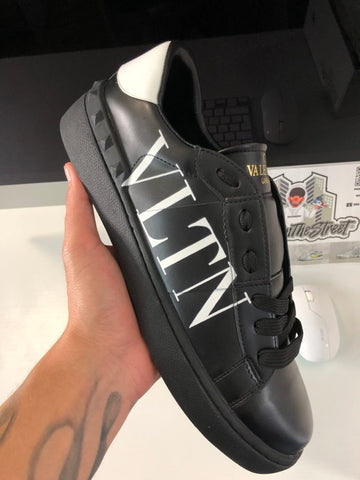 Valentino Rockstud “Black Written”