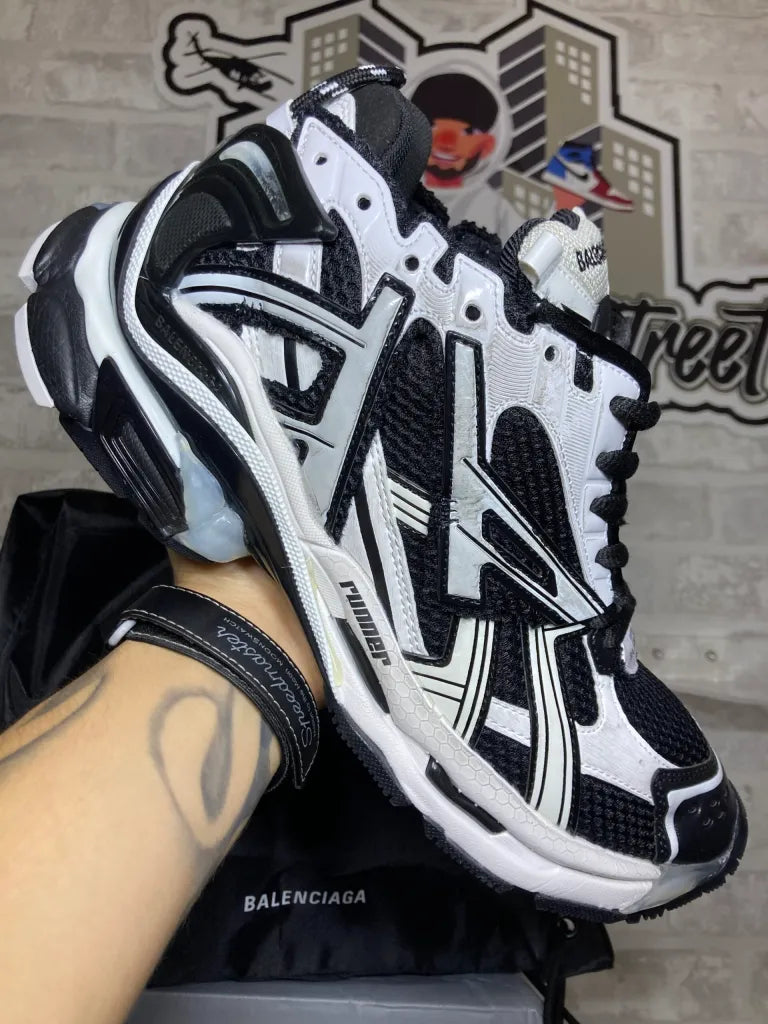 Balenciaga Runner “White Black”