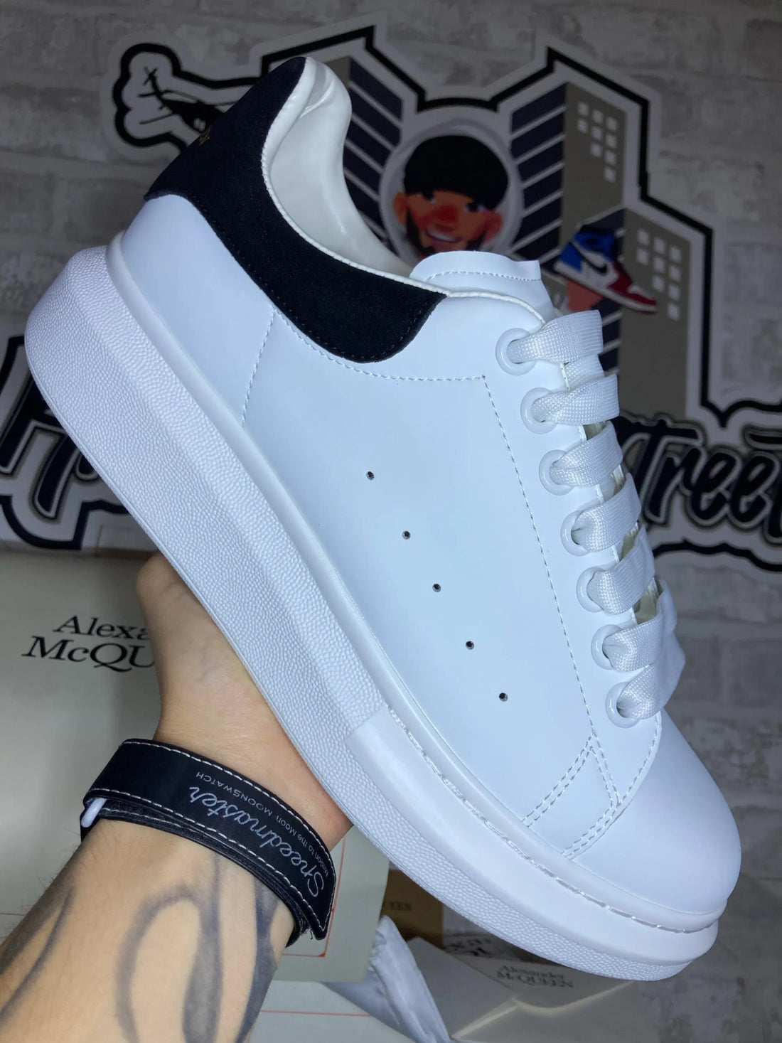 Alexander McQueen “Classic”