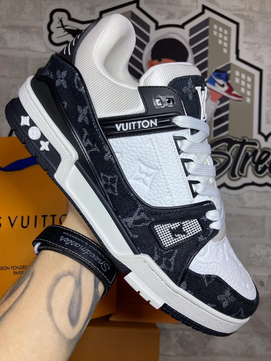 Louis Vuitton Trainer “Black”